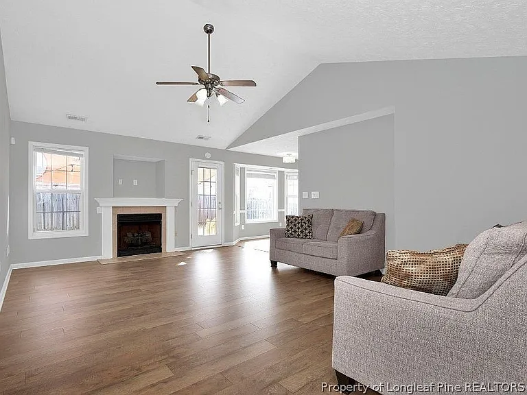 1475 Avoncroft Dr — Photo 5