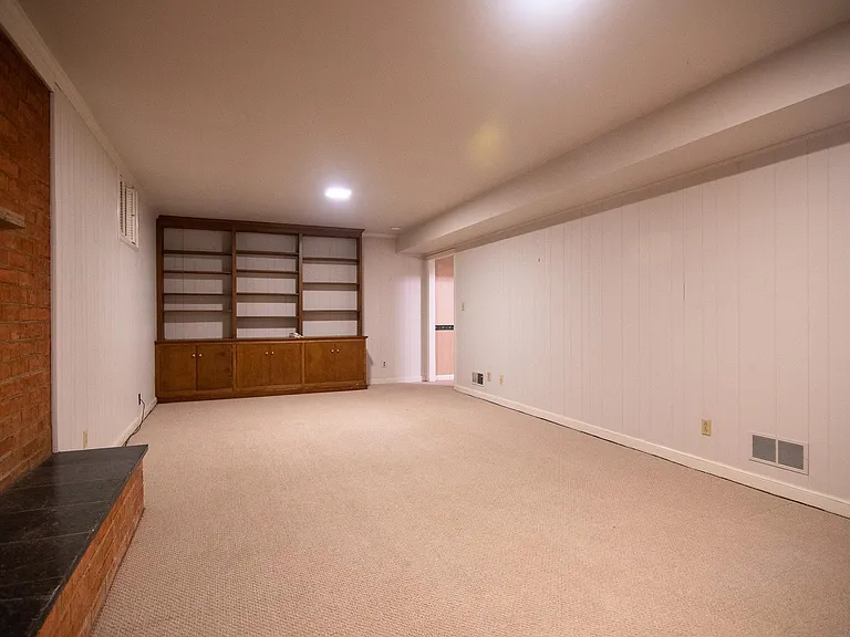 1313 Grove Rd — Photo 32