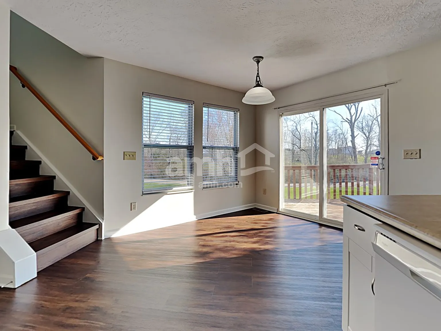 3 bed, 2.5 bath, 1686 sqft, $2,305 — Photo 4