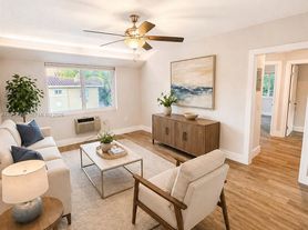 125 Edgewater Dr, Coral Gables, FL