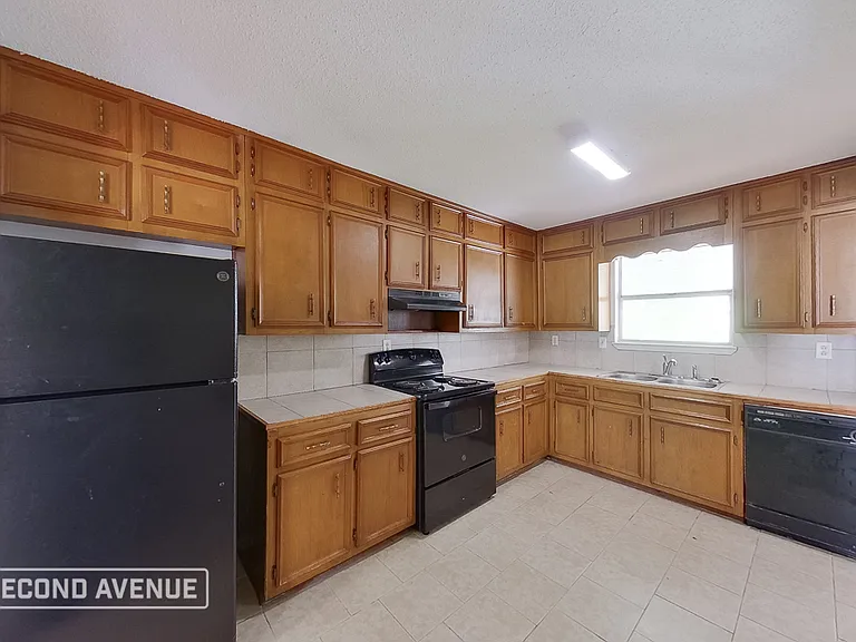 2341 9th Pl NW — Photo 3