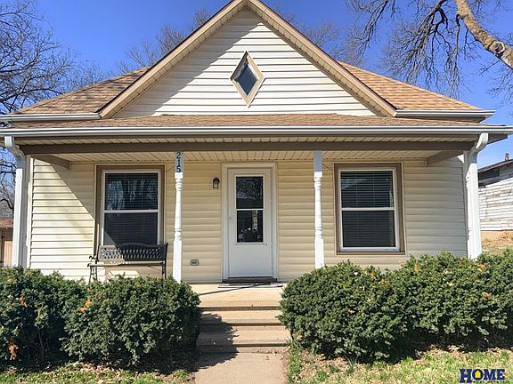 2nd image of 215 Perry St