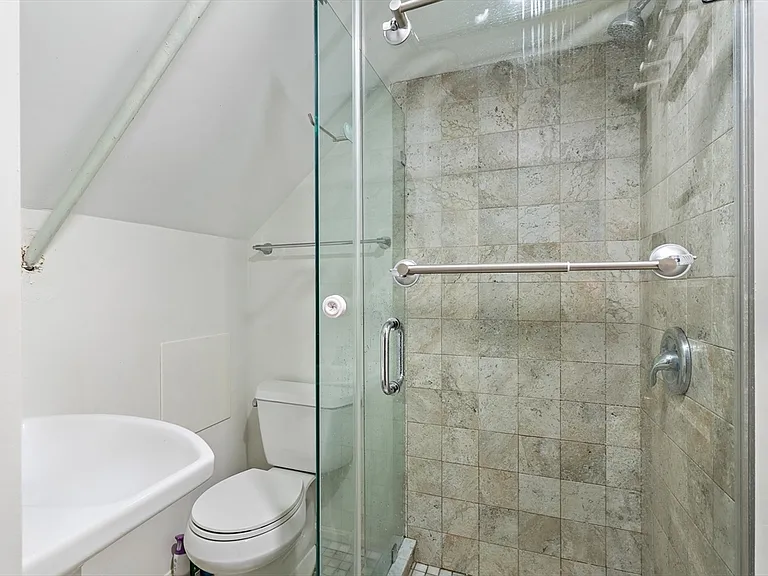 49 Grove St #A — Photo 4
