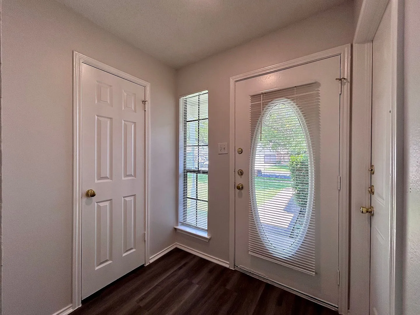 9212 Kempler Dr — Photo 2