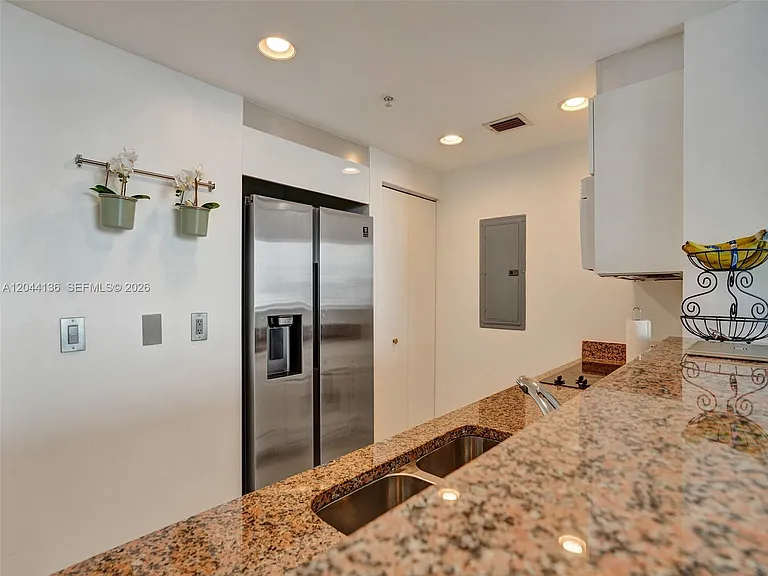 325 Biscayne Blvd #1520 — Photo 15