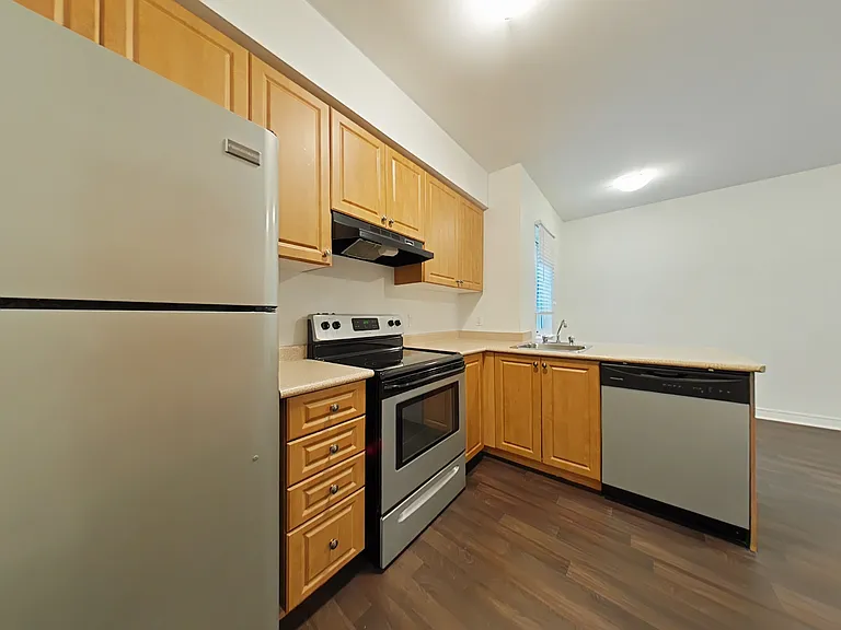 940 Bloor St W #202 — Photo 21
