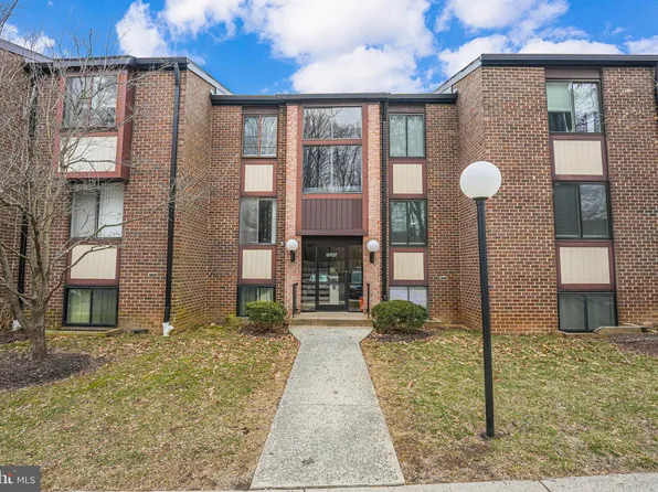 9707 Kings Crown Ct APT 102, Fairfax, VA 22031