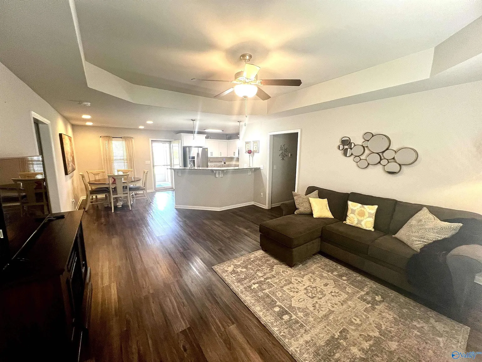 3 bed, 2.0 bath, 1558 sqft, $1,695 — Photo 4