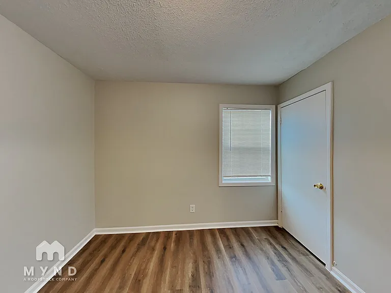 6590 Embassy Cir — Photo 13