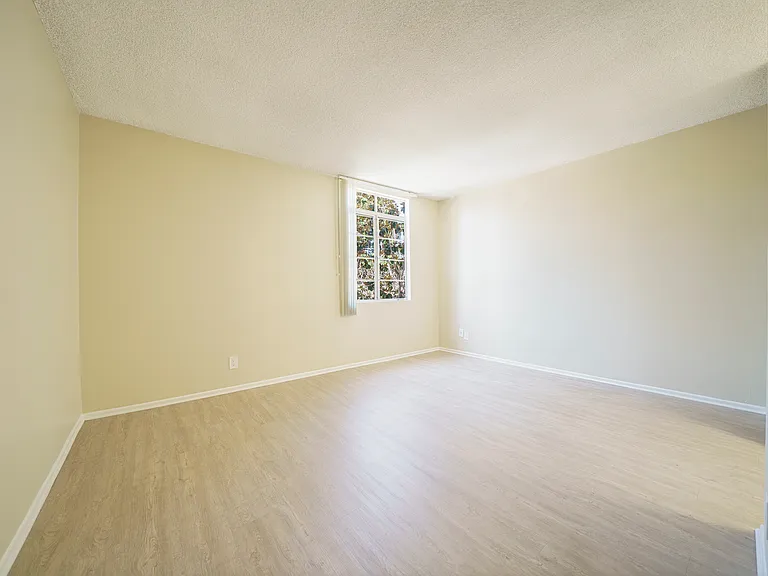 Large Bedrooms!