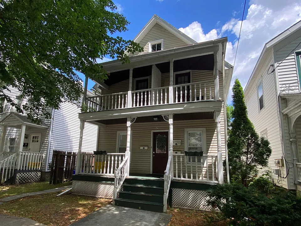 10 Seminary Ave #1