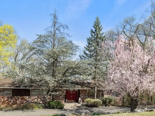 36 Sunrise Dr, Hawthorne Boro, NJ 07506