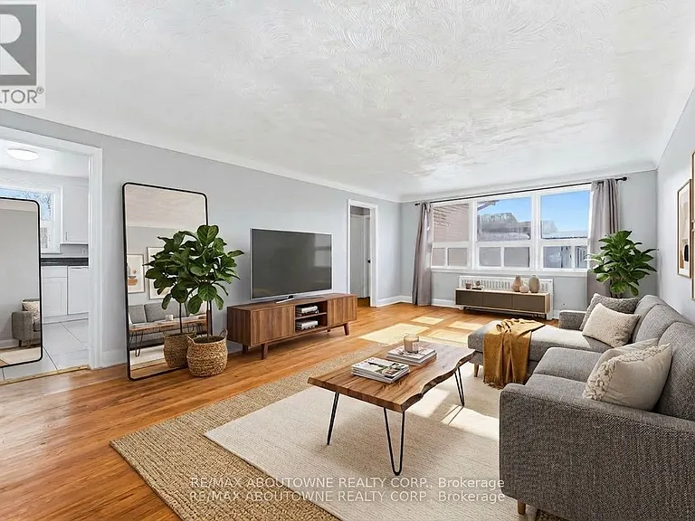 1047 Churchill Ave E #5 — Photo 1