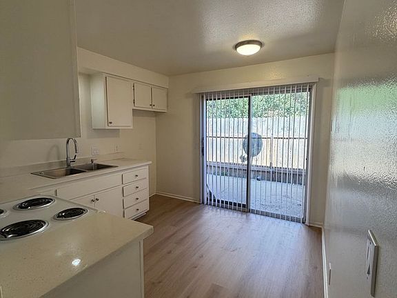 4th image of 720-722 N Ojai Rd #722D