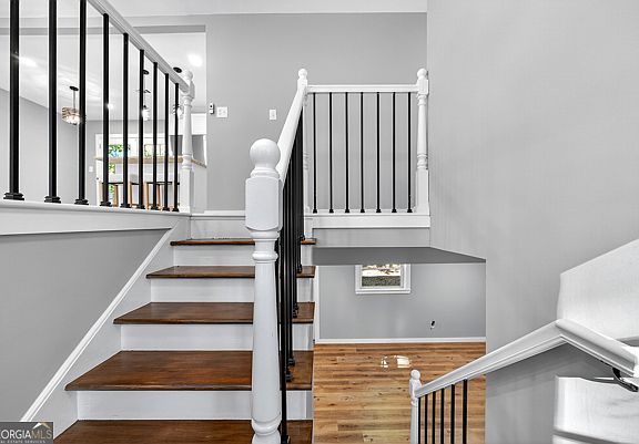 2nd image of 1864 Glen Echo Dr