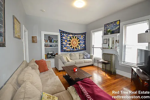 85 Surrey St Photo 1