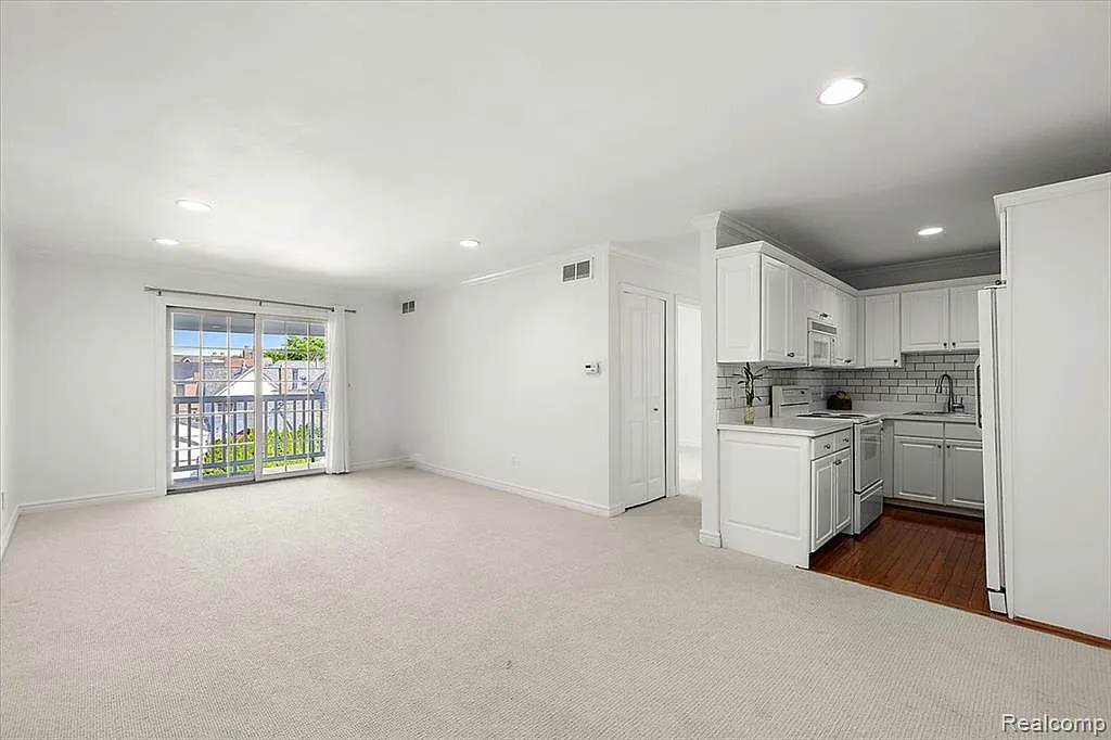 2 bed, 2.0 bath, 874 sqft, $2,500 — Photo 1