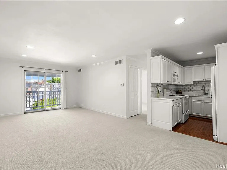 444 Chester St #420 — Photo 4