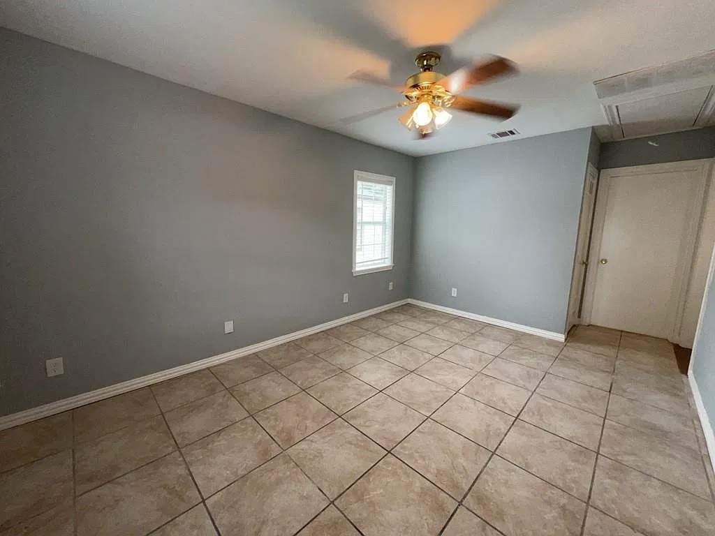 2 bed, 1.0 bath, 1290 sqft, $1,000 — Photo 2