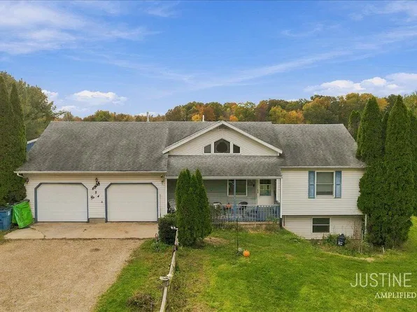 884 44th St, Pullman, MI 49450