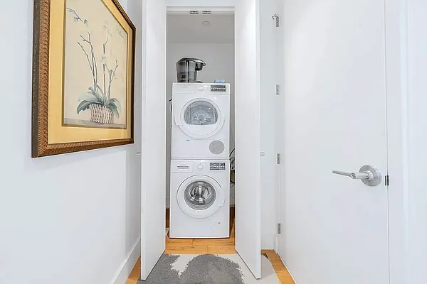 Laundry, photo 1
