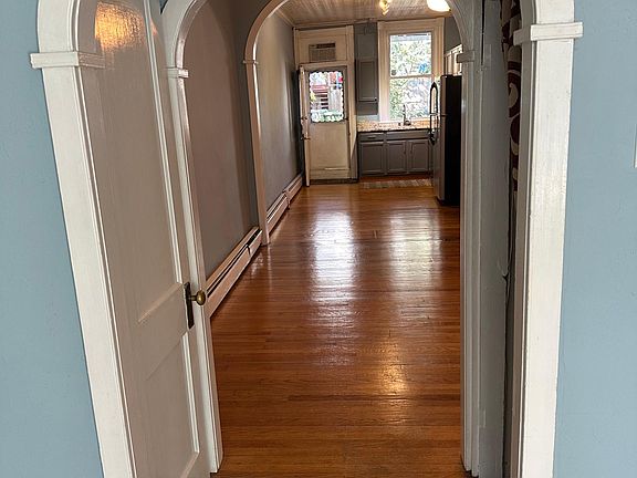 5th image of 826 W 34th St