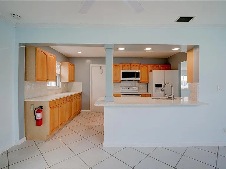 2086 SW 12th Ave — Photo 15