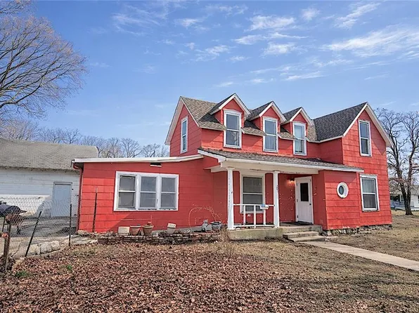 203 S Elm St, Garnett, KS 66032