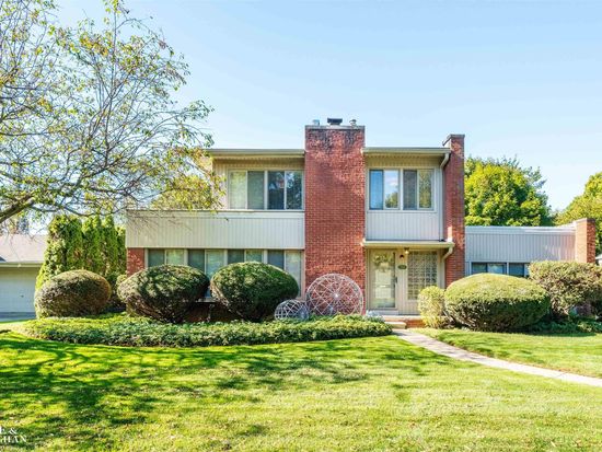 709 Lakepointe St, Grosse Pointe Park, MI 48230