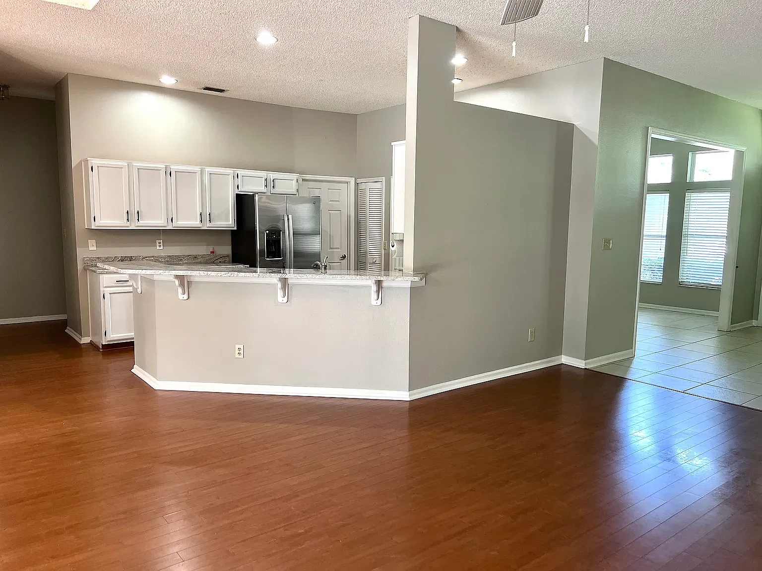 4 bed, 2328 sqft, $3,000 — Photo 3
