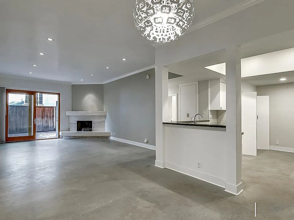 1st image of 11755 Montana Ave APT 106