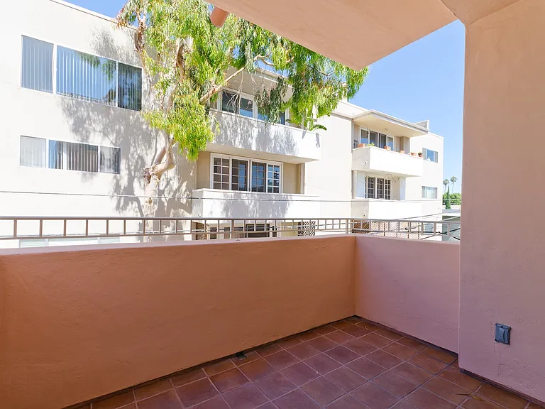 1230 Wellesley Ave #205 — Photo 6