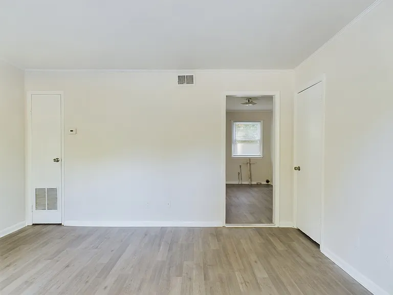 614 Eastview Ct #D — Photo 5