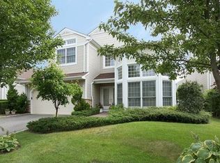 24 Hamlet Dr, Plainview, NY 11803