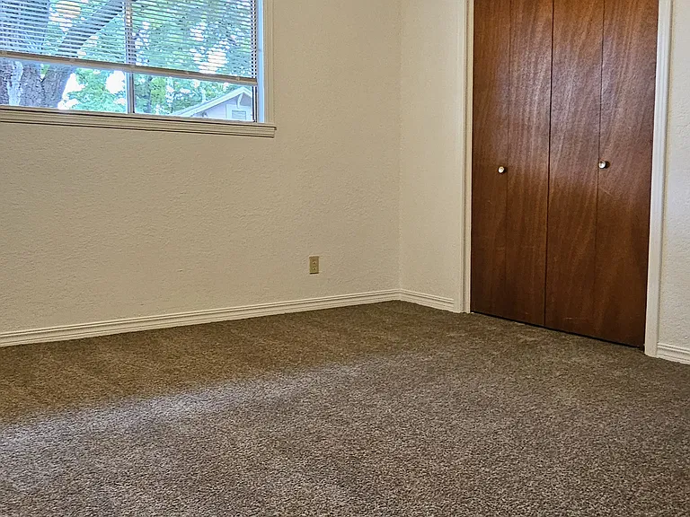 206 N M St — Photo 2