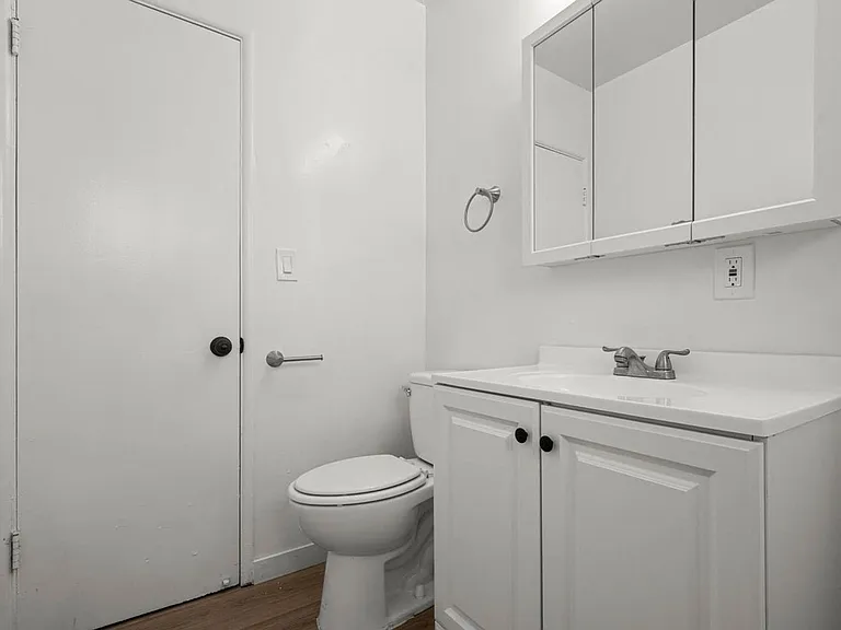 3907 Roxanne Ave #6A — Photo 15