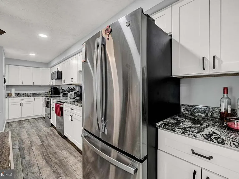 300 Long Cove Ln — Photo 5