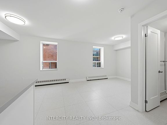 3rd image of 91 Wentworth St S #2