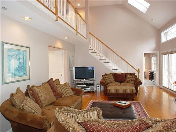 3rd image of 145 Weyland Cir