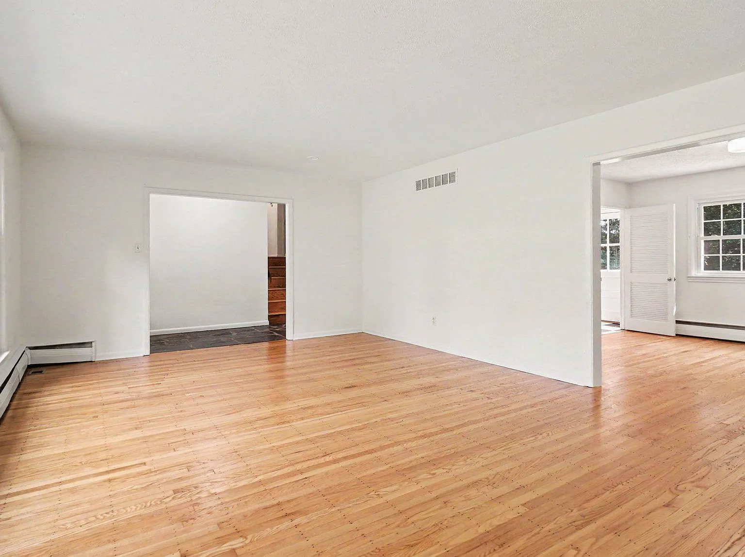 4 bed, 3.5 bath, 2727 sqft, $3,650 — Photo 2