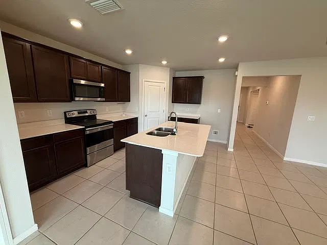 3 bed, 1662 sqft, $2,300 — Photo 3