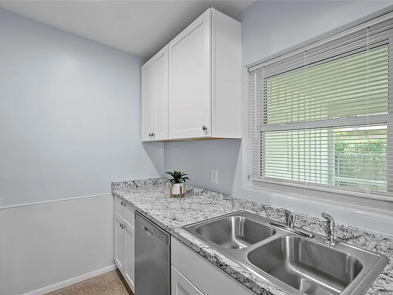 5212 N Indiana Ave — Photo 7