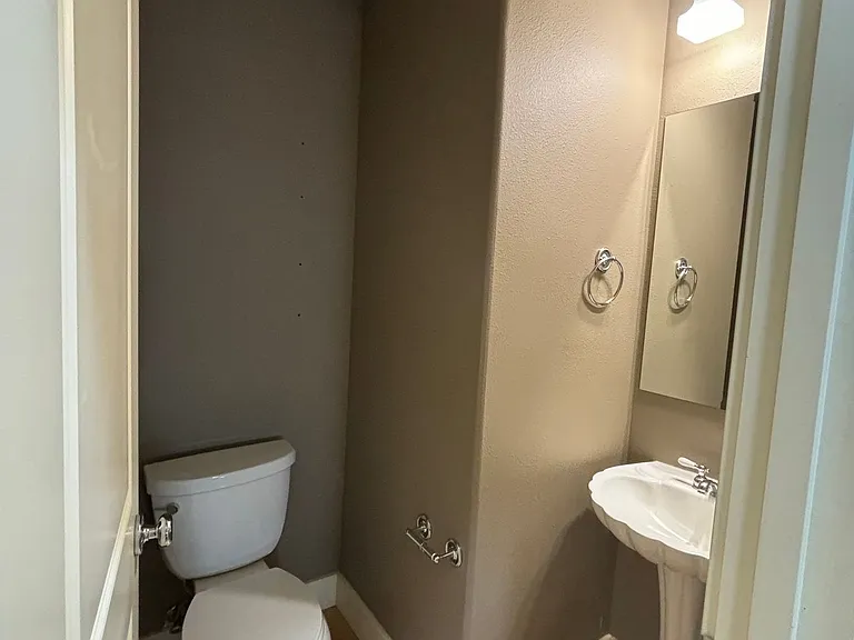 2145 NE 50th Way — Photo 6