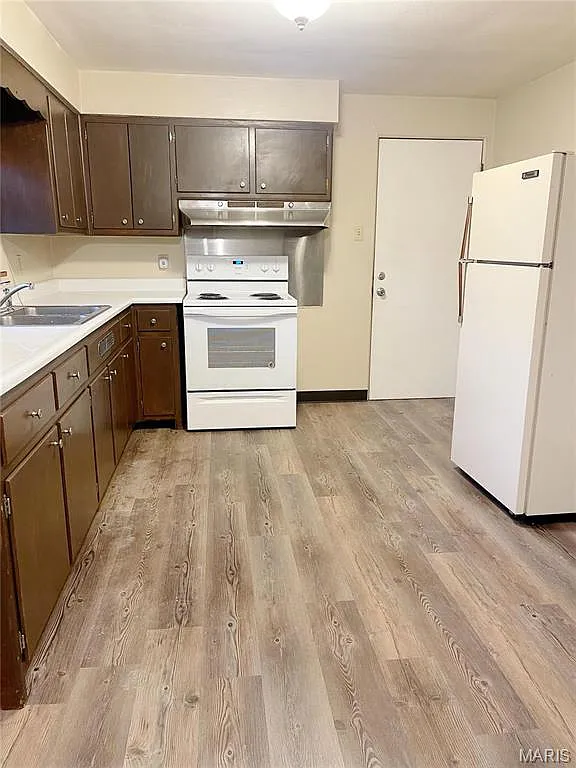 2 bed, 1.0 bath, 936 sqft, $1,150 — Photo 4
