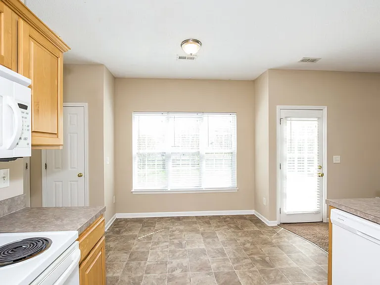 326 McGinn Grove Dr — Photo 6