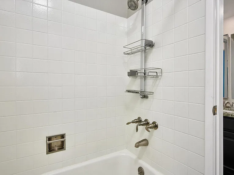 2242 S Poplar St — Photo 18