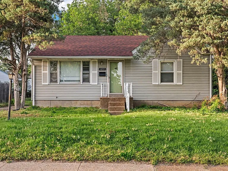8253 Frost Ave — Photo 6