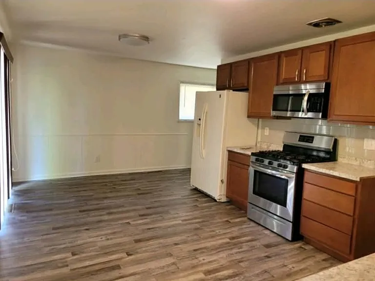 1416 Fowler Dr — Photo 2