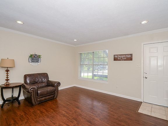 4th image of 3310 Myatt Cir