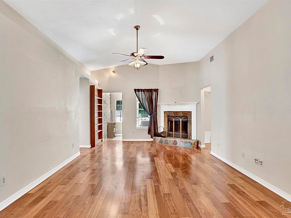 3rd image of 781 Ladner Dr